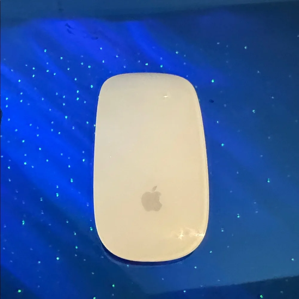 Apple White Wireless Keyboard and Magic Mouse Combo